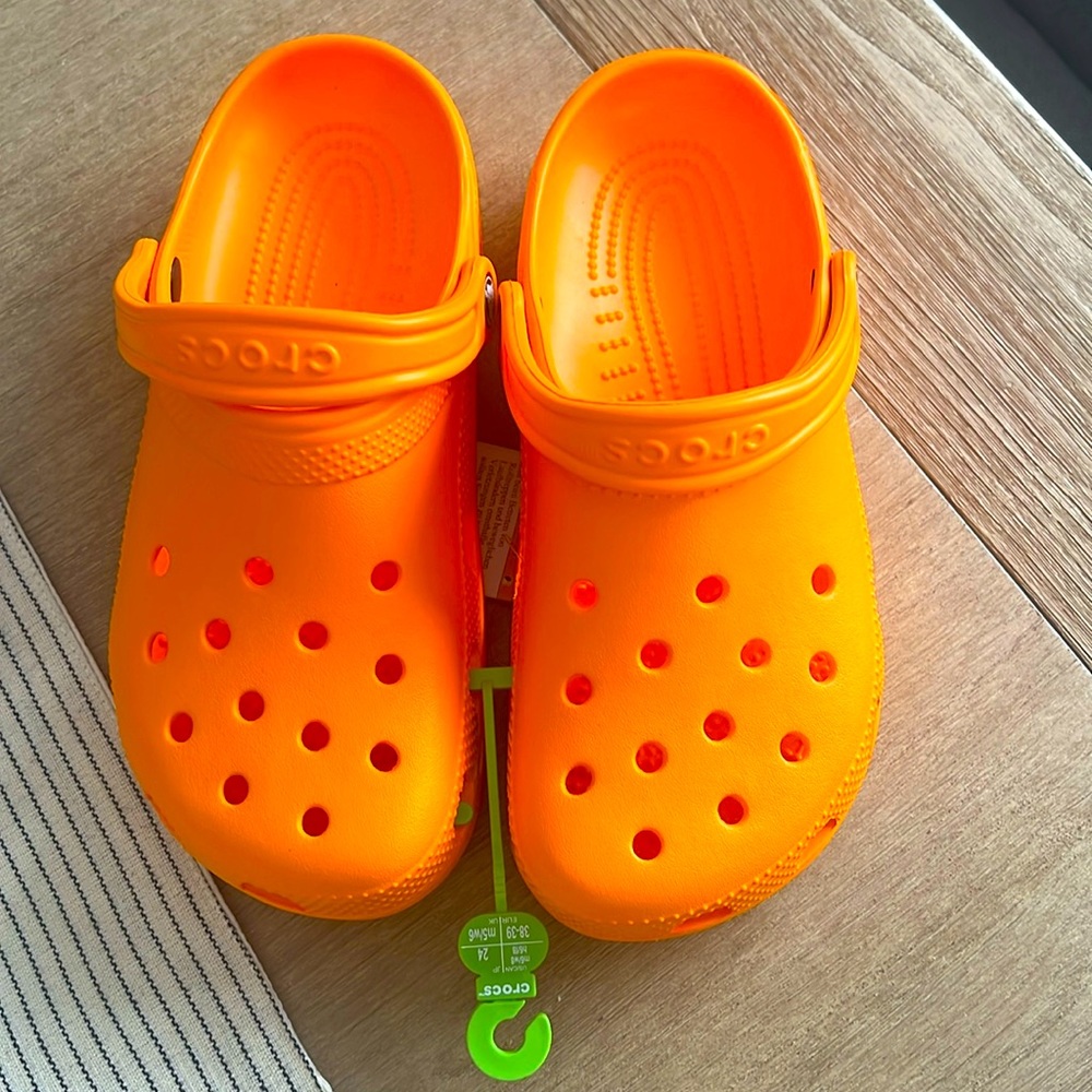 Brand New Orange Crocs Women’s Size 8 Men’s Size 6